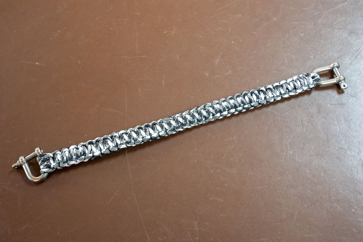 X-Adventurer 30cm Lanyard with Shackles White & Black