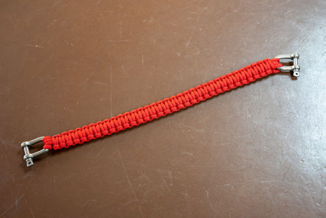 X-Adventurer 30cm Lanyard with Shackles Red